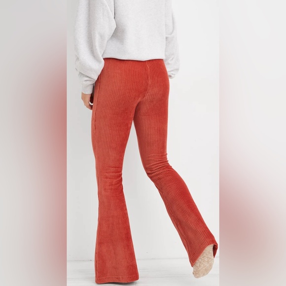 Aerie Groove-On Velour High Rise Flare Pants Ribbed Retro Red Medium EUC - Picture 2 of 6
